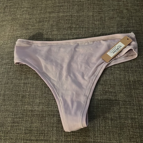 Skims Fits Everybody  Thong - Picture 8 of 16